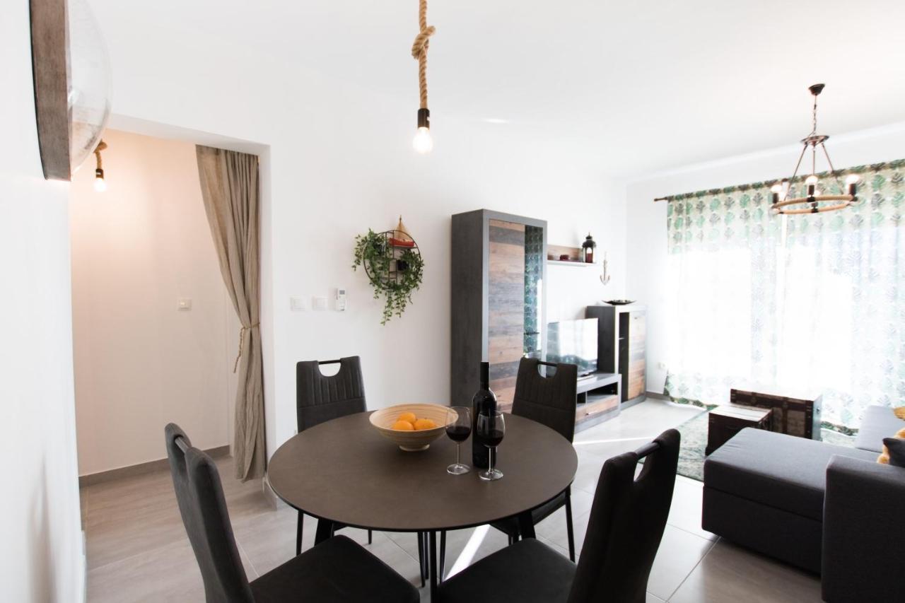 4 * Apartment Sunset Close To The Sea Каштела Экстерьер фото